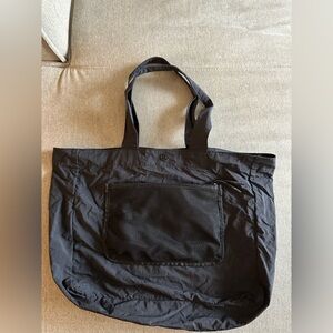 Lululemon tote bag